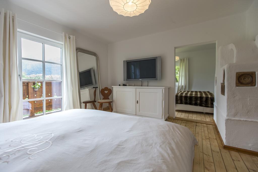 Forest Chalet, 15 Min To Salzburg Olt Town, And Most Beautiful Lakes, Secluded Location, 1,000 Sqm Garden, Mountainview, Panorama Sauna, Bath Whirlpool, Bbq&Bikes&Sunbeds For Free, Up To 10 P 哥林素萨尔察赫 客房 照片