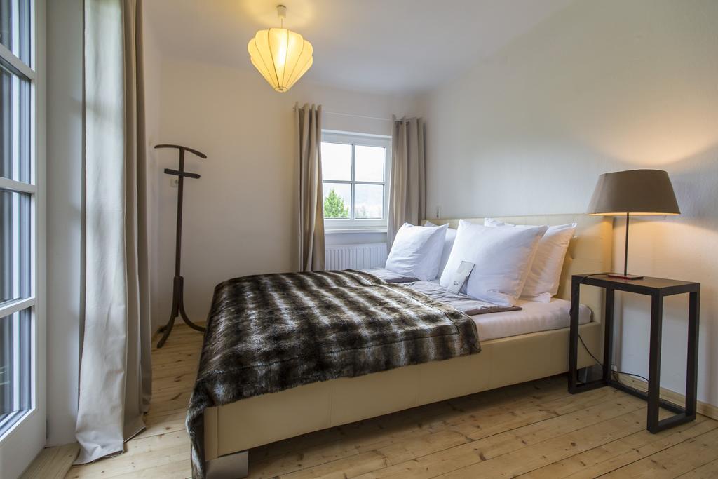 Forest Chalet, 15 Min To Salzburg Olt Town, And Most Beautiful Lakes, Secluded Location, 1,000 Sqm Garden, Mountainview, Panorama Sauna, Bath Whirlpool, Bbq&Bikes&Sunbeds For Free, Up To 10 P 哥林素萨尔察赫 客房 照片