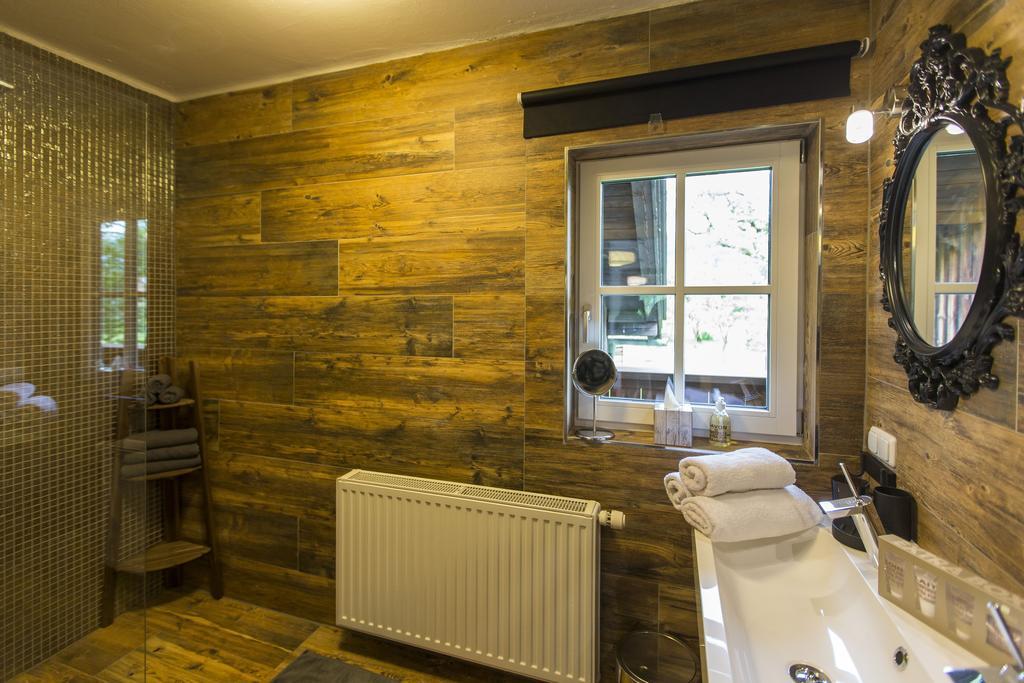 Forest Chalet, 15 Min To Salzburg Olt Town, And Most Beautiful Lakes, Secluded Location, 1,000 Sqm Garden, Mountainview, Panorama Sauna, Bath Whirlpool, Bbq&Bikes&Sunbeds For Free, Up To 10 P 哥林素萨尔察赫 客房 照片