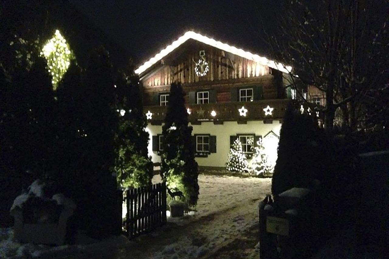 Forest Chalet, 15 Min To Salzburg Olt Town, And Most Beautiful Lakes, Secluded Location, 1,000 Sqm Garden, Mountainview, Panorama Sauna, Bath Whirlpool, Bbq&Bikes&Sunbeds For Free, Up To 10 P 哥林素萨尔察赫 外观 照片